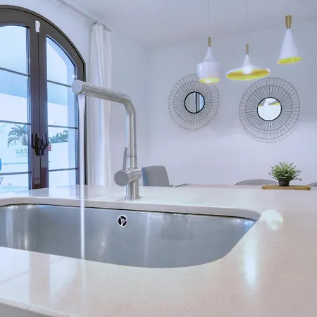 Будинок відпочинку Malvasia - Pool - 900m To Playa Montana Roja By Lanzarote